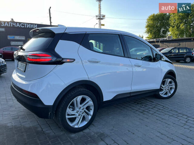 Белый Шевроле Bolt EV, объемом двигателя 0 л и пробегом 24 тыс. км за 17950 $, фото 4 на Automoto.ua