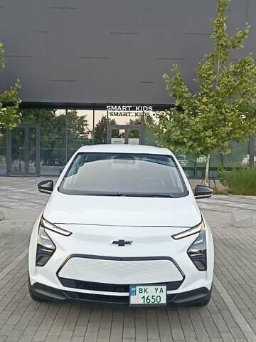 Белый Шевроле Bolt EV, объемом двигателя 0 л и пробегом 7 тыс. км за 22500 $, фото 1 на Automoto.ua