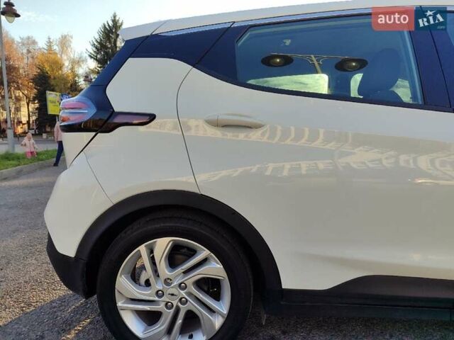 Белый Шевроле Bolt EV, объемом двигателя 0 л и пробегом 15 тыс. км за 18899 $, фото 3 на Automoto.ua