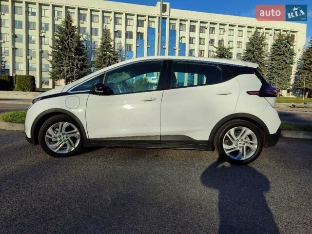 Белый Шевроле Bolt EV, объемом двигателя 0 л и пробегом 15 тыс. км за 18899 $, фото 6 на Automoto.ua