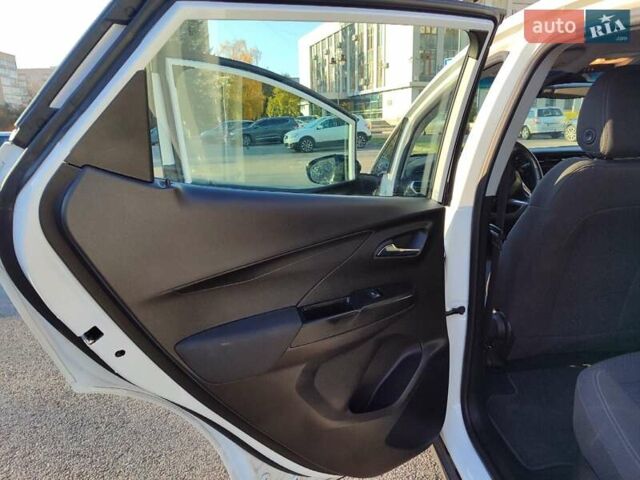 Белый Шевроле Bolt EV, объемом двигателя 0 л и пробегом 15 тыс. км за 18899 $, фото 17 на Automoto.ua