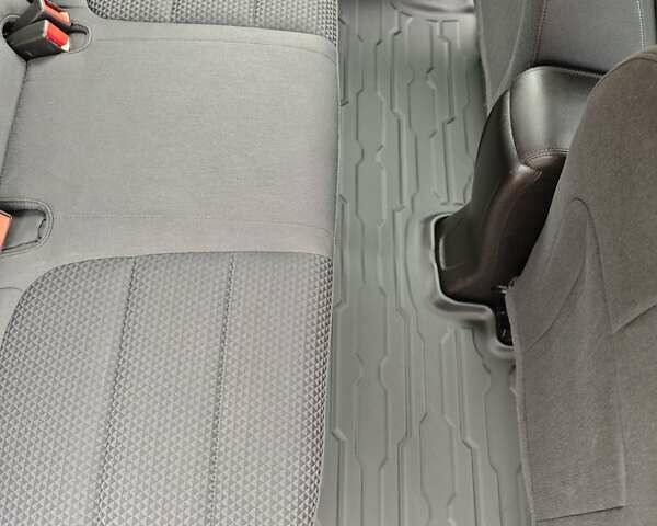 Белый Шевроле Bolt EV, объемом двигателя 0 л и пробегом 52 тыс. км за 17700 $, фото 6 на Automoto.ua