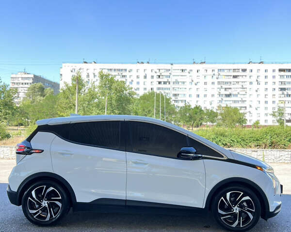 Белый Шевроле Bolt EV, объемом двигателя 0 л и пробегом 27 тыс. км за 18900 $, фото 3 на Automoto.ua