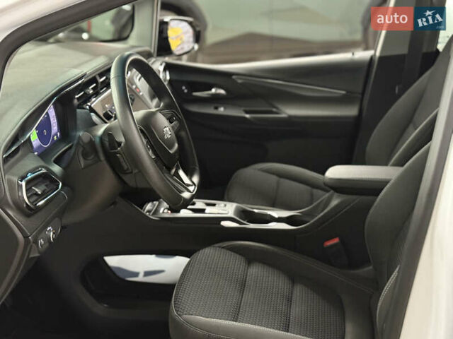 Белый Шевроле Bolt EV, объемом двигателя 0 л и пробегом 1 тыс. км за 20999 $, фото 21 на Automoto.ua