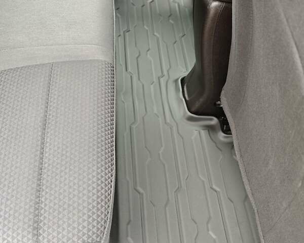 Белый Шевроле Bolt EV, объемом двигателя 0 л и пробегом 52 тыс. км за 17700 $, фото 7 на Automoto.ua