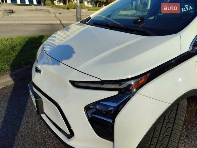 Белый Шевроле Bolt EV, объемом двигателя 0 л и пробегом 15 тыс. км за 18899 $, фото 11 на Automoto.ua