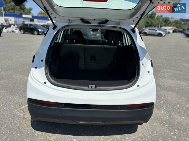 Белый Шевроле Bolt EV, объемом двигателя 0 л и пробегом 29 тыс. км за 19500 $, фото 12 на Automoto.ua