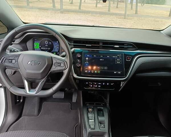 Білий Шевроле Bolt EV, об'ємом двигуна 0 л та пробігом 30 тис. км за 16600 $, фото 3 на Automoto.ua
