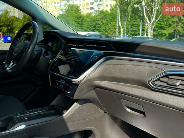 Белый Шевроле Bolt EV, объемом двигателя 0 л и пробегом 36 тыс. км за 18999 $, фото 9 на Automoto.ua