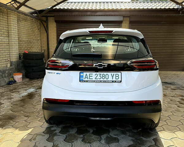 Белый Шевроле Bolt EV, объемом двигателя 0 л и пробегом 25 тыс. км за 22500 $, фото 6 на Automoto.ua