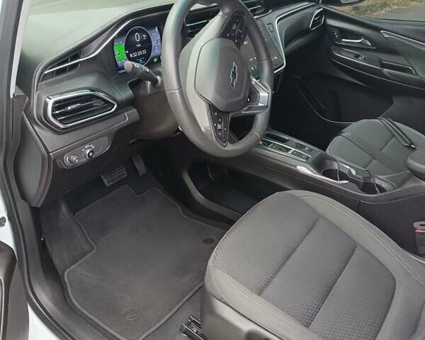 Білий Шевроле Bolt EV, об'ємом двигуна 0 л та пробігом 30 тис. км за 16600 $, фото 4 на Automoto.ua