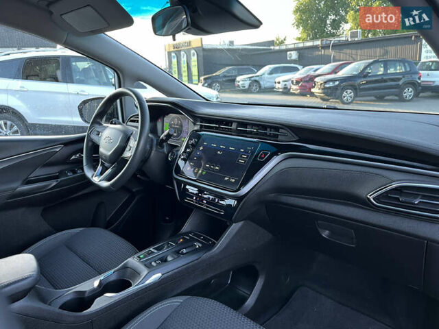 Белый Шевроле Bolt EV, объемом двигателя 0 л и пробегом 24 тыс. км за 17950 $, фото 26 на Automoto.ua