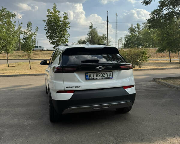 Белый Шевроле Bolt EV, объемом двигателя 0 л и пробегом 77 тыс. км за 21500 $, фото 5 на Automoto.ua