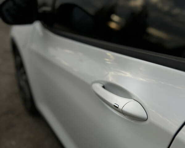 Белый Шевроле Bolt EV, объемом двигателя 0 л и пробегом 38 тыс. км за 19700 $, фото 14 на Automoto.ua