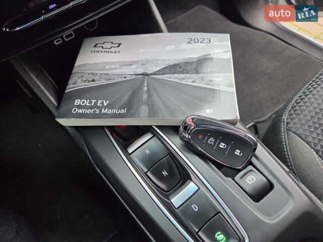 Белый Шевроле Bolt EV, объемом двигателя 0 л и пробегом 59 тыс. км за 17300 $, фото 19 на Automoto.ua