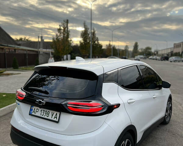 Белый Шевроле Bolt EV, объемом двигателя 0 л и пробегом 38 тыс. км за 19700 $, фото 5 на Automoto.ua
