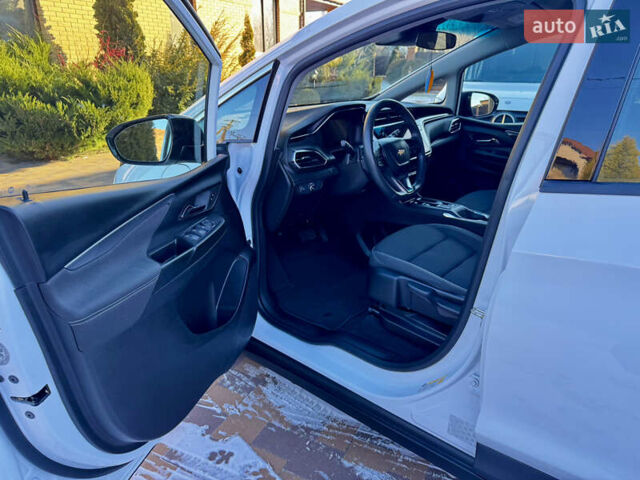 Білий Шевроле Bolt EV, об'ємом двигуна 0 л та пробігом 26 тис. км за 19950 $, фото 11 на Automoto.ua