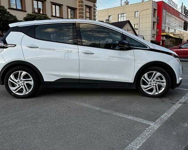 Белый Шевроле Bolt EV, объемом двигателя 0 л и пробегом 33 тыс. км за 18300 $, фото 6 на Automoto.ua