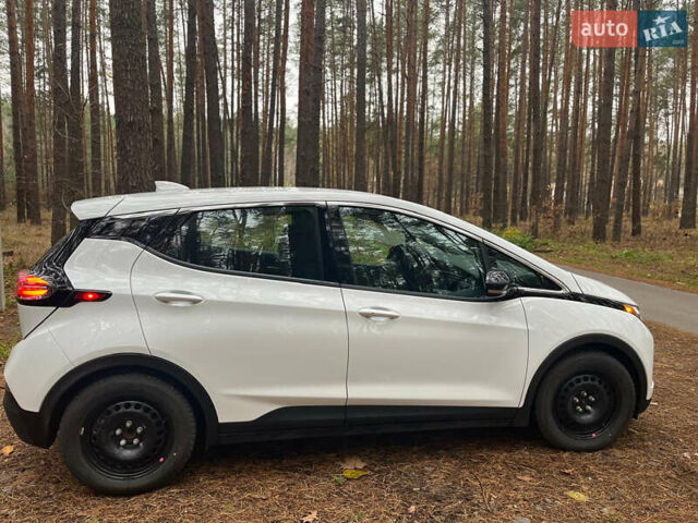 Белый Шевроле Bolt EV, объемом двигателя 0 л и пробегом 16 тыс. км за 18500 $, фото 6 на Automoto.ua