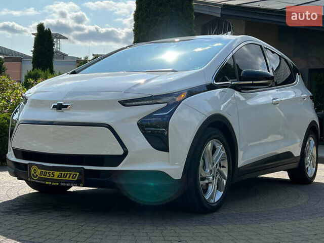 Белый Шевроле Bolt EV, объемом двигателя 0 л и пробегом 36 тыс. км за 18999 $, фото 2 на Automoto.ua