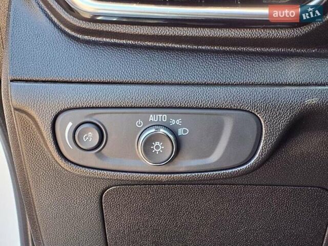 Белый Шевроле Bolt EV, объемом двигателя 0 л и пробегом 43 тыс. км за 5300 $, фото 16 на Automoto.ua