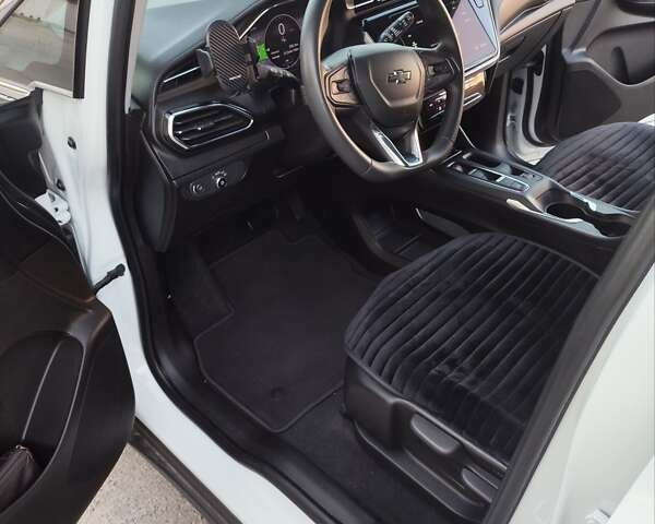 Белый Шевроле Bolt EV, объемом двигателя 0 л и пробегом 50 тыс. км за 17990 $, фото 8 на Automoto.ua