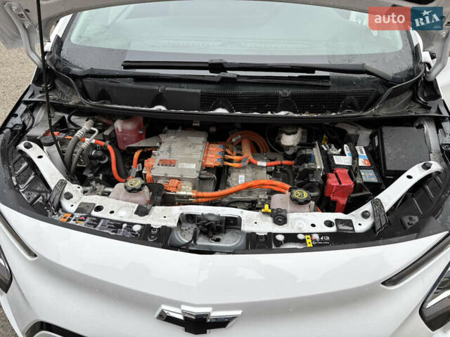 Белый Шевроле Bolt EV, объемом двигателя 0 л и пробегом 37 тыс. км за 18950 $, фото 37 на Automoto.ua