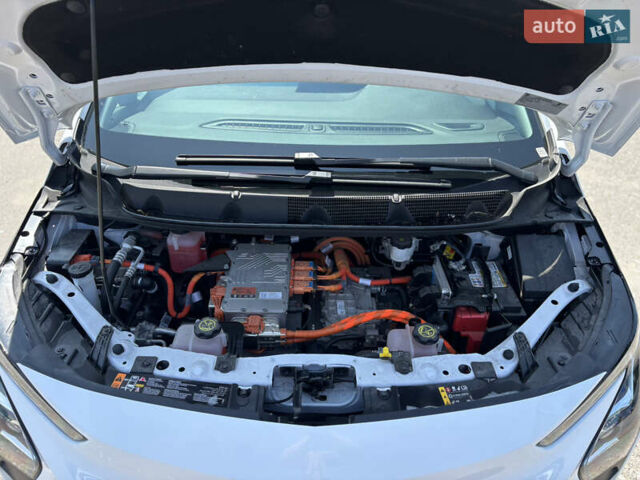 Белый Шевроле Bolt EV, объемом двигателя 0 л и пробегом 29 тыс. км за 19500 $, фото 28 на Automoto.ua