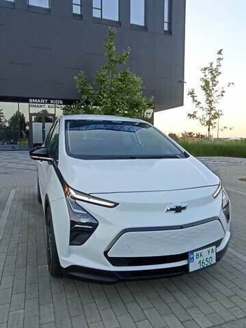 Белый Шевроле Bolt EV, объемом двигателя 0 л и пробегом 7 тыс. км за 22500 $, фото 2 на Automoto.ua