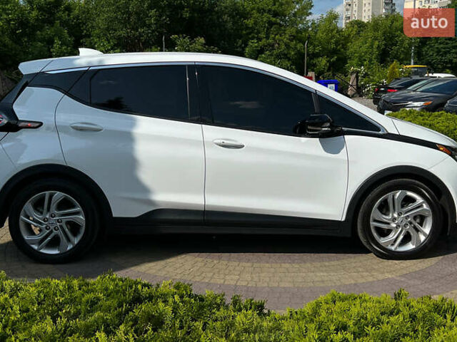 Белый Шевроле Bolt EV, объемом двигателя 0 л и пробегом 36 тыс. км за 18999 $, фото 7 на Automoto.ua