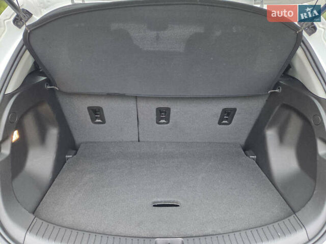 Белый Шевроле Bolt EV, объемом двигателя 0 л и пробегом 59 тыс. км за 17300 $, фото 14 на Automoto.ua