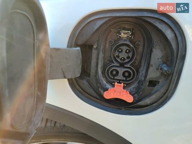 Белый Шевроле Bolt EV, объемом двигателя 0 л и пробегом 15 тыс. км за 18899 $, фото 43 на Automoto.ua