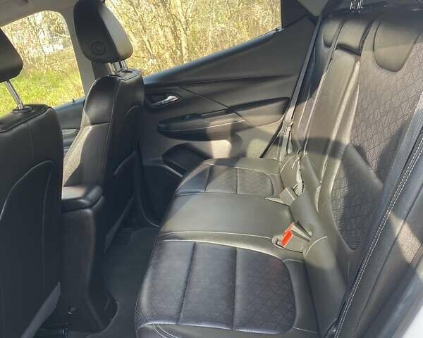 Білий Шевроле Bolt EV, об'ємом двигуна 0 л та пробігом 26 тис. км за 18500 $, фото 2 на Automoto.ua