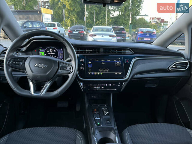 Белый Шевроле Bolt EV, объемом двигателя 0 л и пробегом 24 тыс. км за 17950 $, фото 25 на Automoto.ua
