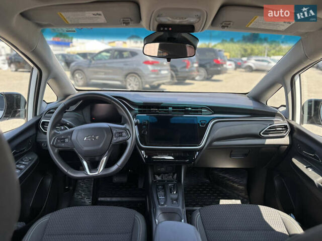 Белый Шевроле Bolt EV, объемом двигателя 0 л и пробегом 29 тыс. км за 19500 $, фото 11 на Automoto.ua