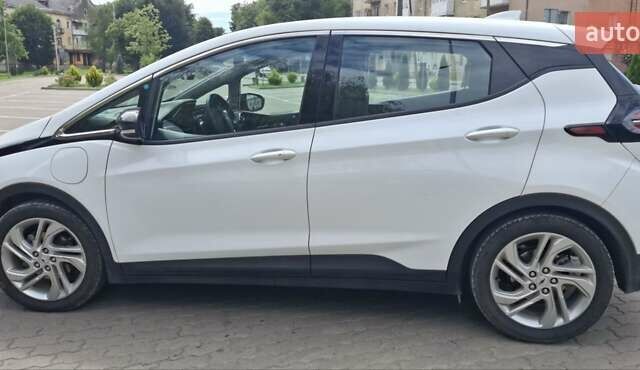 Белый Шевроле Bolt EV, объемом двигателя 0 л и пробегом 39 тыс. км за 19000 $, фото 3 на Automoto.ua
