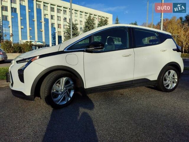 Белый Шевроле Bolt EV, объемом двигателя 0 л и пробегом 15 тыс. км за 18899 $, фото 5 на Automoto.ua