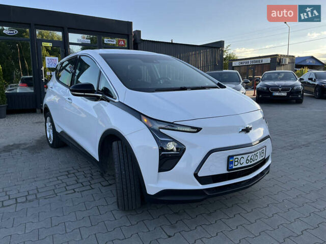 Белый Шевроле Bolt EV, объемом двигателя 0 л и пробегом 24 тыс. км за 17950 $, фото 2 на Automoto.ua