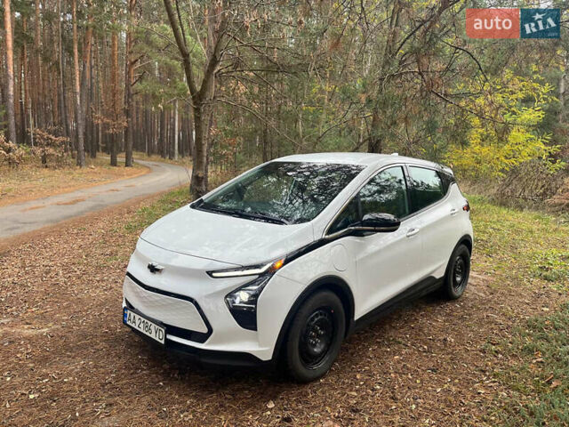 Белый Шевроле Bolt EV, объемом двигателя 0 л и пробегом 16 тыс. км за 18500 $, фото 8 на Automoto.ua