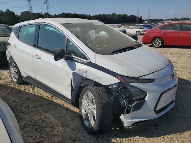 Белый Шевроле Bolt EV, объемом двигателя 0 л и пробегом 50 тыс. км за 9900 $, фото 2 на Automoto.ua