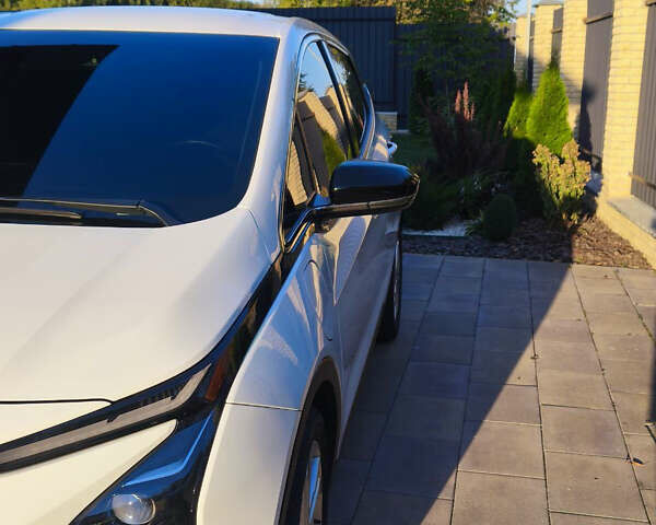 Білий Шевроле Bolt EV, об'ємом двигуна 0 л та пробігом 64 тис. км за 16700 $, фото 3 на Automoto.ua