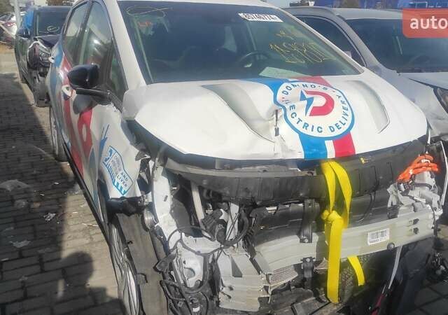 Белый Шевроле Bolt EV, объемом двигателя 0 л и пробегом 73 тыс. км за 9400 $, фото 3 на Automoto.ua