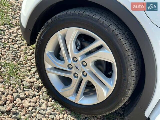 Белый Шевроле Bolt EV, объемом двигателя 0 л и пробегом 1 тыс. км за 20800 $, фото 27 на Automoto.ua