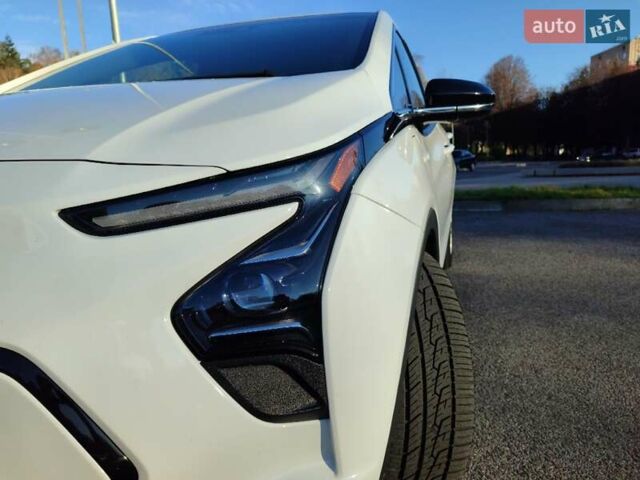 Белый Шевроле Bolt EV, объемом двигателя 0 л и пробегом 15 тыс. км за 18899 $, фото 8 на Automoto.ua