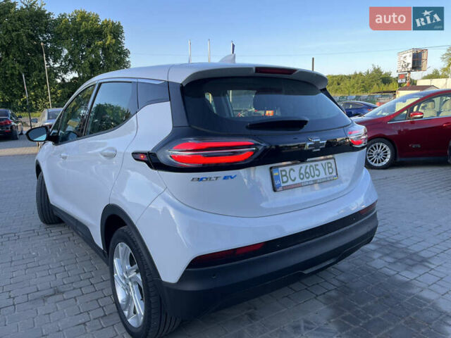 Белый Шевроле Bolt EV, объемом двигателя 0 л и пробегом 24 тыс. км за 17950 $, фото 7 на Automoto.ua
