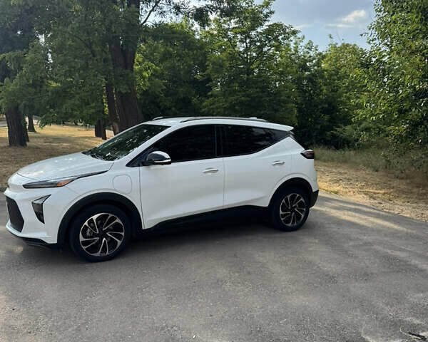 Белый Шевроле Bolt EV, объемом двигателя 0 л и пробегом 77 тыс. км за 21500 $, фото 3 на Automoto.ua