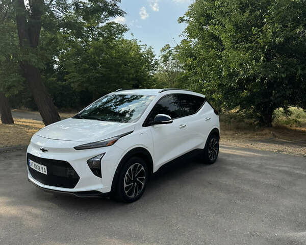Белый Шевроле Bolt EV, объемом двигателя 0 л и пробегом 77 тыс. км за 21500 $, фото 2 на Automoto.ua