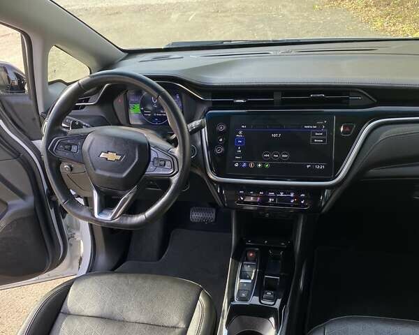 Білий Шевроле Bolt EV, об'ємом двигуна 0 л та пробігом 26 тис. км за 18500 $, фото 6 на Automoto.ua