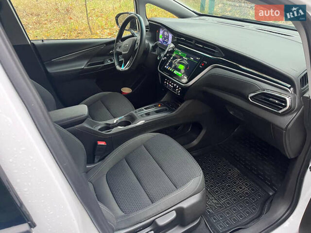 Белый Шевроле Bolt EV, объемом двигателя 0 л и пробегом 16 тыс. км за 18500 $, фото 13 на Automoto.ua