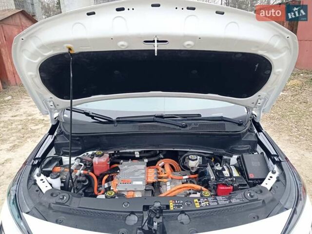 Белый Шевроле Bolt EV, объемом двигателя 0 л и пробегом 66 тыс. км за 18700 $, фото 22 на Automoto.ua